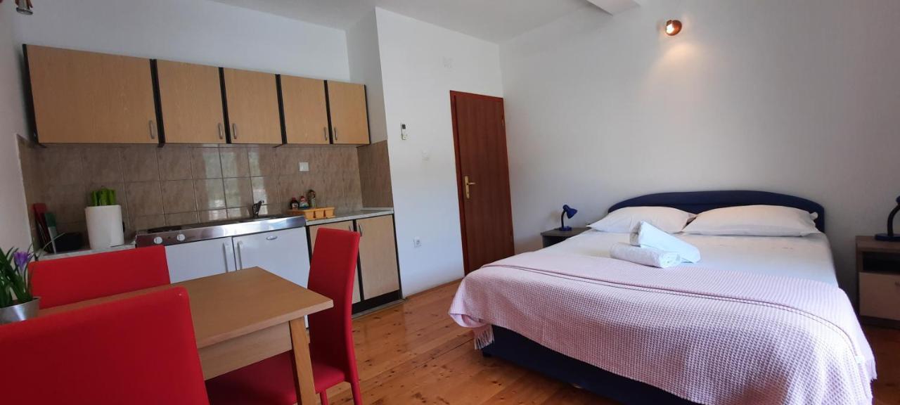 Apartments Lampalo Okuklje 외부 사진
